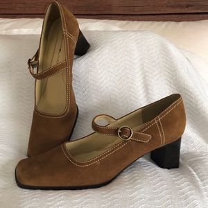 Unworn Bandolino Tan Suede Heels 9